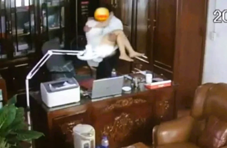 [VIDEO] Người đàn ông thân mật với nhiều phụ nữ trong clip “gây bão” bị buộc thôi việc