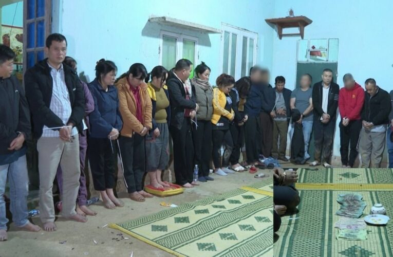 Đột kích sới bạc quy mô lớn, tạm giữ 15 đối tượng