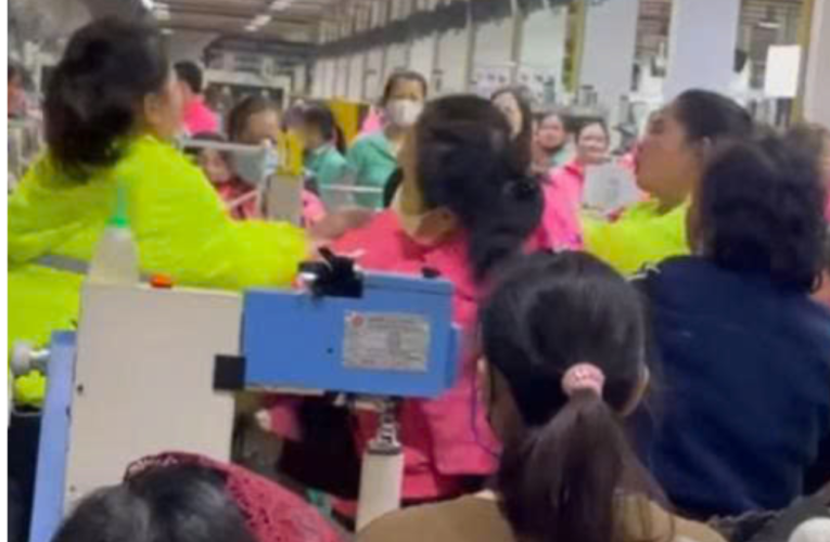 [VIDEO] 2 NỮ CÔNG NHÂN TÁC ĐỘNG NHAU