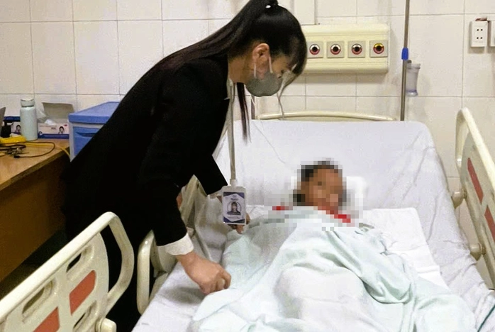 Nghi án mẹ cho 3 con nhỏ uống trà sữa pha thuốc diệt chuột