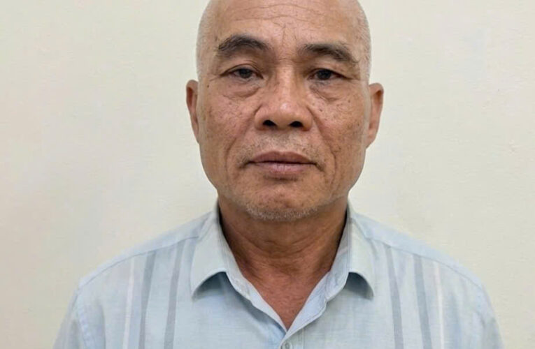 Phú Thọ: Khởi tố người đàn ông không hợp tác với CSGT, lái ô tô chắn cổng trụ sở nhiều giờ